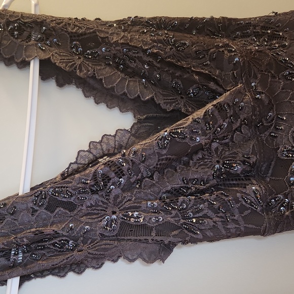 Le Chateau beautiful beaded dress - Picture 4 of 4